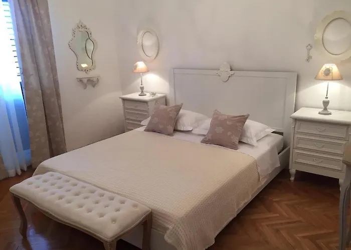 Apartman With Parking Space - 18179 *